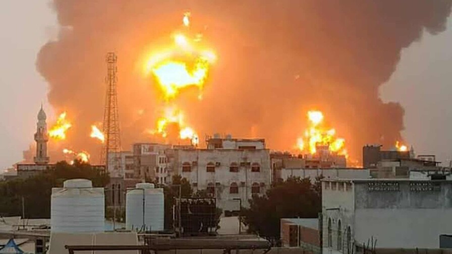 Múltiples ataques aéreos sacuden ciudad yemení de Hudeida tras ataque a buque saudí