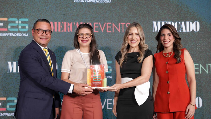 Banco Caribe y Revista Mercado reconocen a Elvira Garrido en el marco de Visión Emprendedora 2026