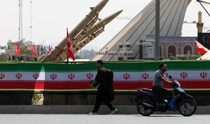 EE. UU. interrumpe bombardeos a Ir&aacute;n mientras Trump espera una soluci&oacute;n diplom&aacute;tica