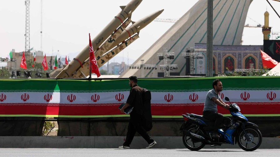 EE. UU. interrumpe bombardeos a Irán mientras Trump espera una solución diplomática