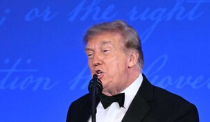 Trump asiste a la cena de corresresponsales de la Casa Blanca reprogramada tras un tiroteo