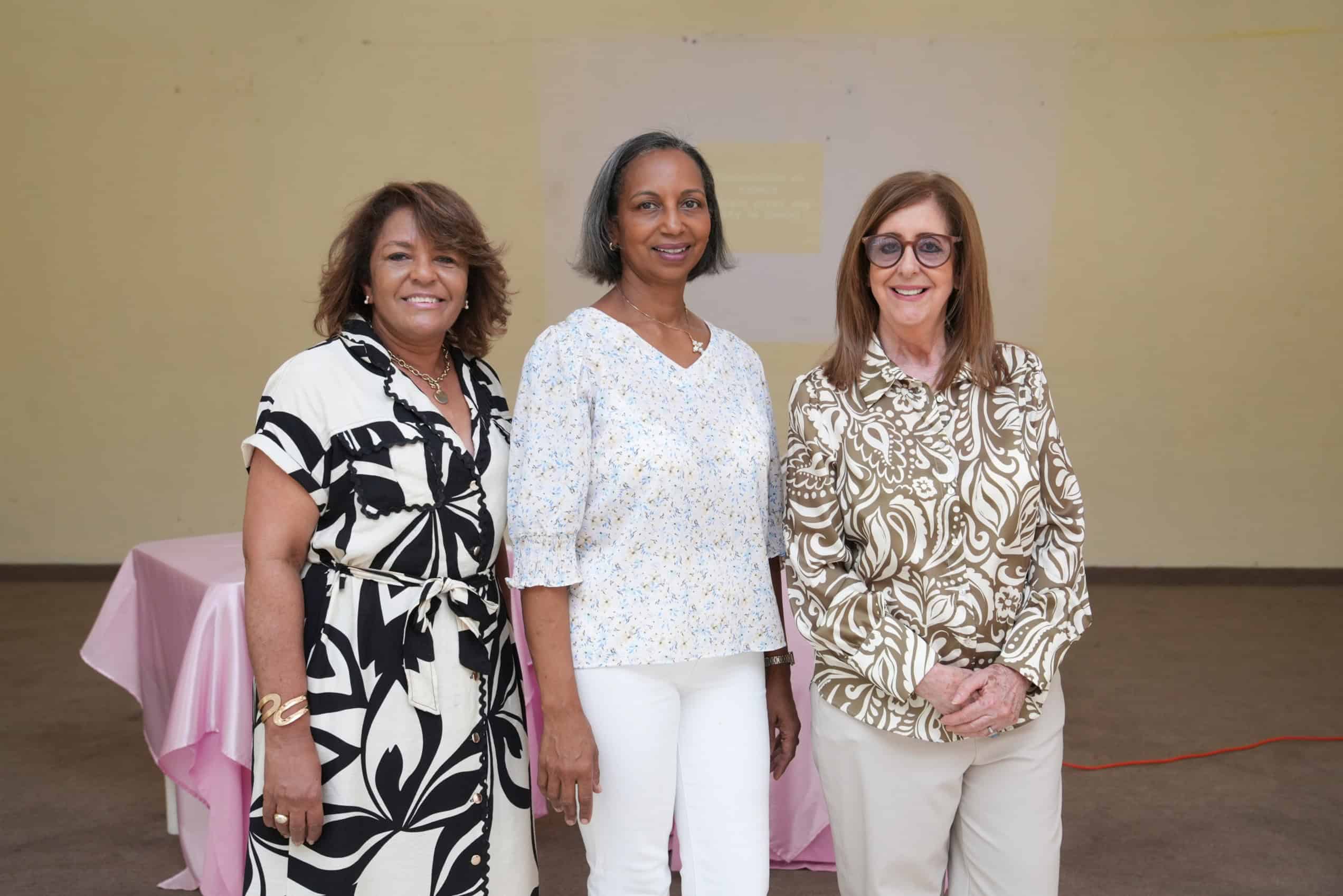 Ana Lucia Meyer , Carmen Brito y Mery Fermín.
