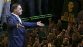 En dificultades, Fl&aacute;vio Bolsonaro oficializa su candidatura presidencial en Brasil