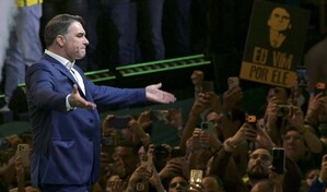 En dificultades, Flávio Bolsonaro oficializa su candidatura presidencial en Brasil