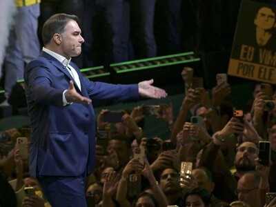 Flávio Bolsonaro oficializa su candidatura presidencial en Brasil