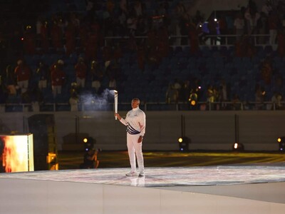 Félix Sánchez encendió el fuego en merecido homenaje