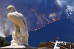 Casi 270,000 evacuados por los incendios que arrasan España y Francia Casi 270,000 evacuados por los incendios que arrasan España y Francia