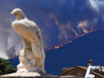 270,000 evacuados por incendios forestales en España y Francia