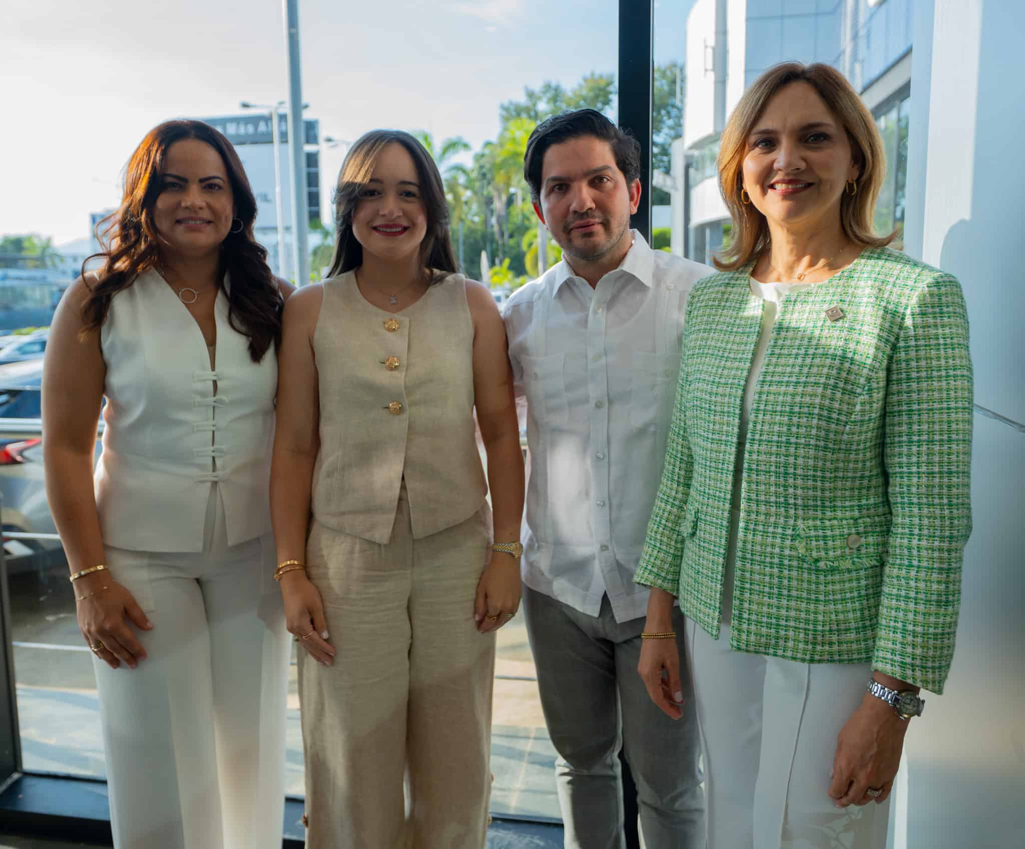 Karina Soufront, Yunior Cabrera, Nieves Restituyo y Hiles Jackson.