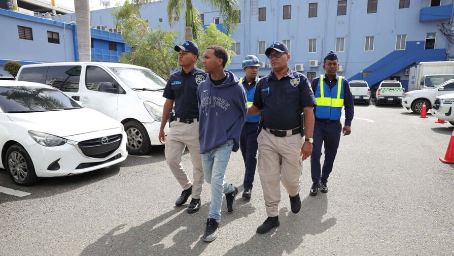 Se entrega joven acusado de obligar a una adolescente a ingerir herbicida que le causó la muerte Se entrega joven acusado de obligar a una adolescente a ingerir herbicida que le causó la muerte