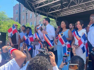 Alcalde de Nueva York participa en Gran Parada Dominicana Bronx
