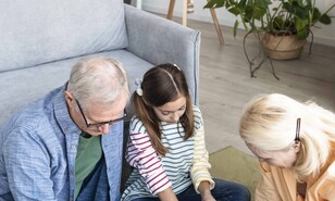 Doblemente pap&aacute;s, cuando los abuelos son los principales cuidadores de sus nietos