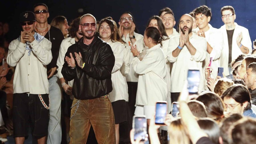 La pasarela de J Balvin en Colombiamoda destaca la fusi&oacute;n de moda y m&uacute;sica
