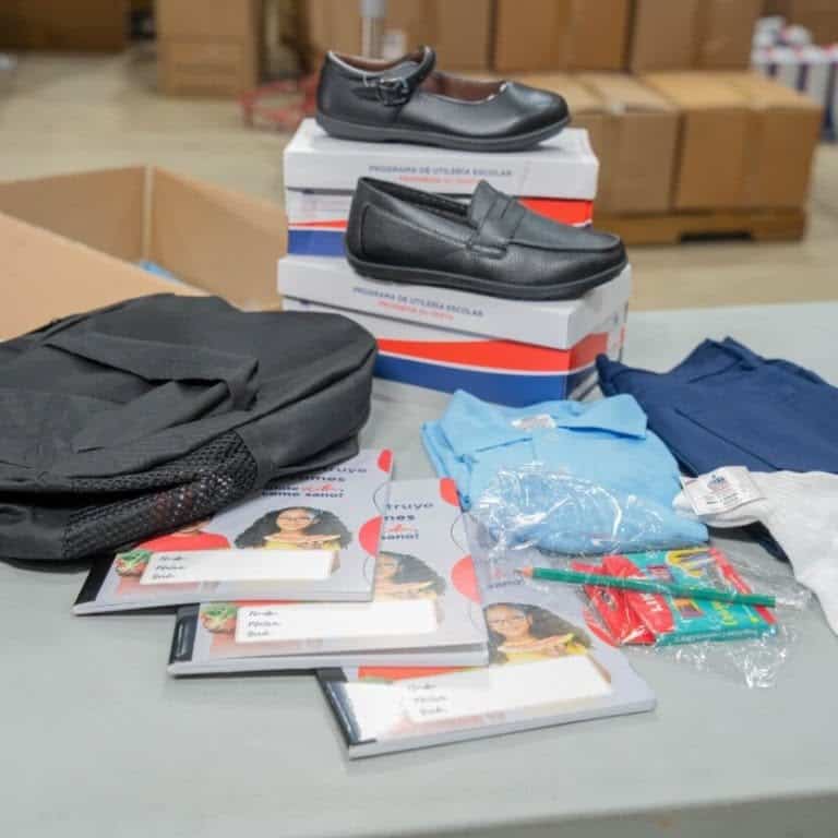 kits de utilería escolar.