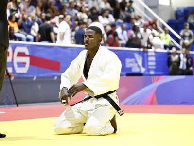 Wilfrido de la Cruz celebra triunfo en taekwondo