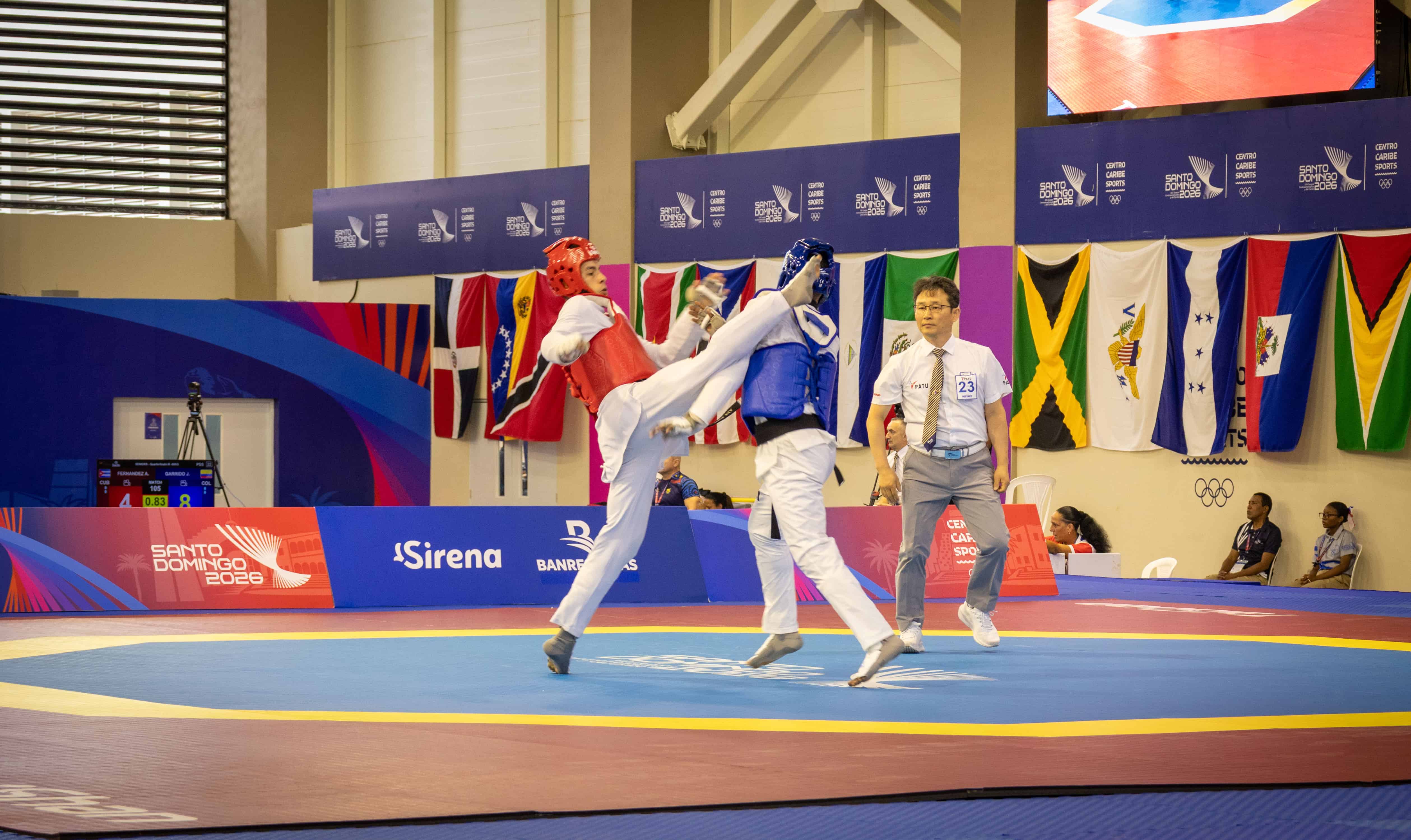 Atletas de Judo mientras compet&iacute;an en la celebraci&oacute;n de los juegos