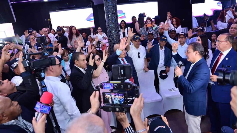 Abel Mart&iacute;nez juramenta equipo pol&iacute;tico en Nueva York