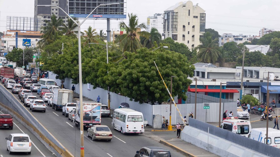 El mes de julio termina sin que se inicie la construcción del monorriel de Santo Domingo