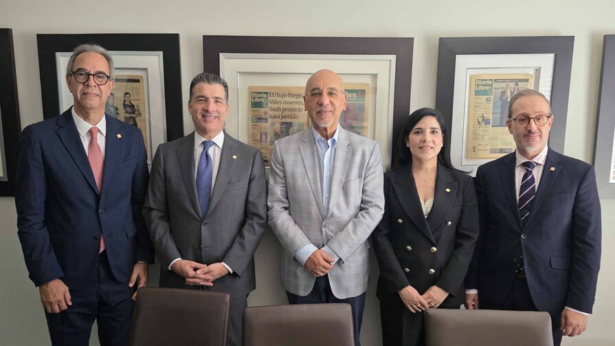 Ejecutivos del Popular visitan director de Diario Libre, Aníbal de Castro