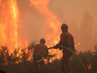 Francia enfrenta megaincendio antes de nueva ola de calor