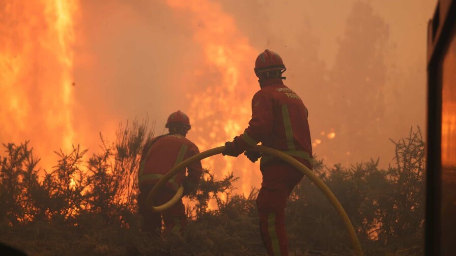 El megaincendio en Francia da una tregua antes de nueva ola de calor