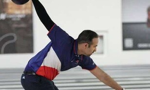Alejandro Prats gana bronce en boliche