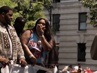 La Biggie celebra sus raíces en la Parada Dominicana del Bronx