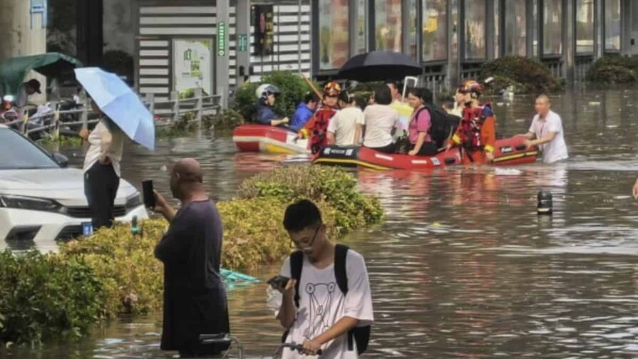 Al menos 10 muertos y 23 heridos por una riada en una zona turística del noroeste de China Al menos 10 muertos y 23 heridos por una riada en una zona turística del noroeste de China