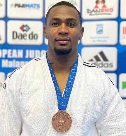El judoca Jos&eacute; Nova gana su semifinal y buscar&aacute; su primer oro esta tarde en su historia