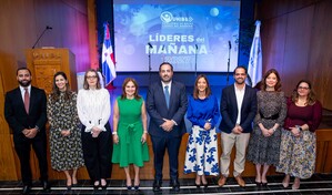 Unibe y la Fundación Hazoury otorgan becas a estudiantes meritorios