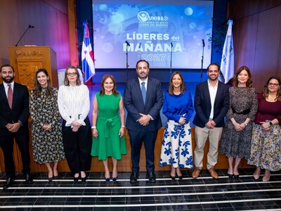 Unibe y Fundación Hazoury otorgan becas a estudiantes meritorios
