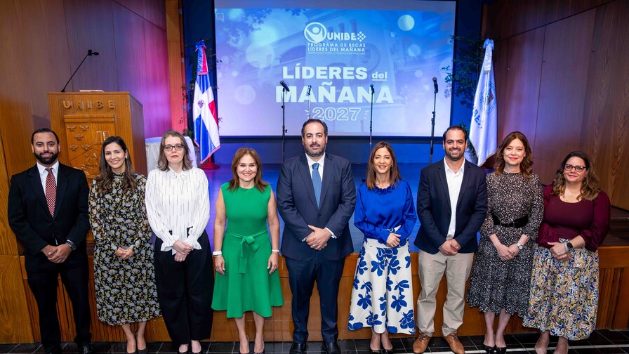 Unibe y la Fundación Hazoury otorgan becas a estudiantes meritorios