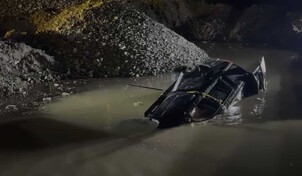 Cuatro personas mueren tras caer una yipeta a un r&iacute;o en Ban&iacute;