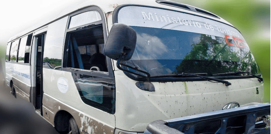Autob&uacute;s del Ministerio de Turismo subastado por la Direcci&oacute;n de Bienes Nacionales.