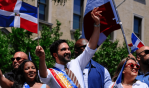 Abuchean a Mamdani y llaman “vendepatria” a asambleísta dominicana durante desfile de El Bronx
