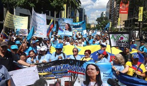 El chavismo y la oposici&oacute;n se movilizan tras casi cinco semanas de los sismos en Venezuela