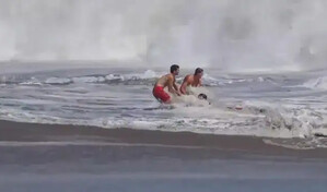 Socorrista salva a un ni&ntilde;o de fuertes olas en California y Trump lo invita a la Casa Blanca