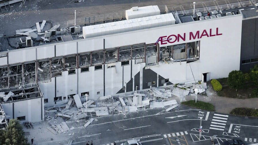 Un muerto y varias personas atrapadas tras colapso de centro comercial en Japón por terremoto