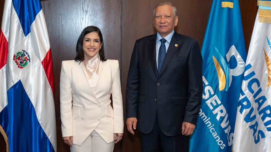 Juramentan a Biviana Riveiro vicepresidenta ejecutiva de Fiduciaria Reservas