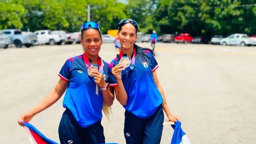 Remera cubana Leah Daniela Almeida abandona la delegación en Santo Domingo 2026 Remera cubana Leah Daniela Almeida abandona la delegación en Santo Domingo 2026
