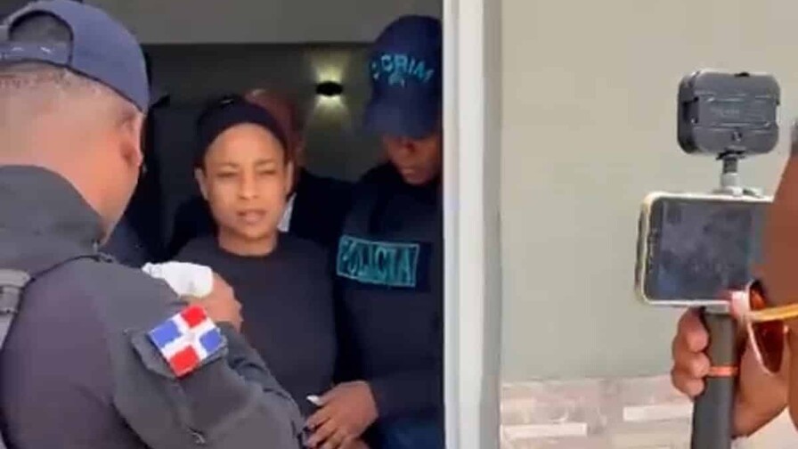 Se entrega a la Polic&iacute;a mujer se&ntilde;alada de ultimar con una estocada a joven en colmado de Hig&uuml;ey
