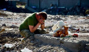 Un bombardeo ruso con misiles diezma a una familia en Ucrania