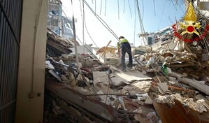 Seis personas desaparecidas tras derrumbe de un edificio con comercios en Messina