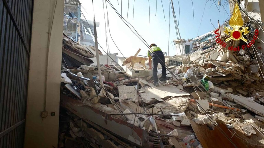 Seis personas desaparecidas tras derrumbe de un edificio con comercios en Messina Seis personas desaparecidas tras derrumbe de un edificio con comercios en Messina