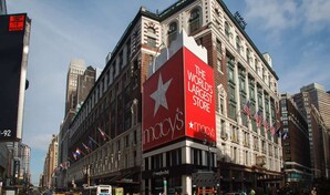 Desmontan ic&oacute;nico letrero de Macy&acute;s tras m&aacute;s de 60 a&ntilde;os en Nueva York