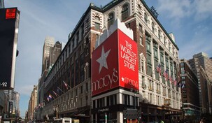 Desmontan ic&oacute;nico letrero de Macy&acute;s tras m&aacute;s de 60 a&ntilde;os en Nueva York