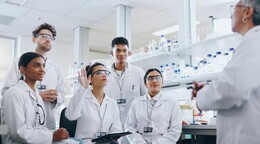 EE. UU. estudia tasa de 100,000 d&oacute;lares a graduados extranjeros que se queden a trabajar