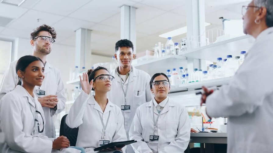 EE. UU. estudia tasa de 100,000 d&oacute;lares a graduados extranjeros que se queden a trabajar