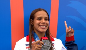 Victoria Garza gana plata en clavado