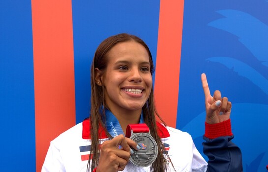 Victoria Garza gana plata en clavado